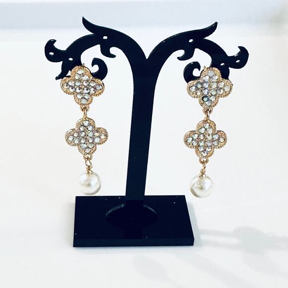 Rhinestone Drop Clover Earrings with pearl charm - Picture 2 of 2